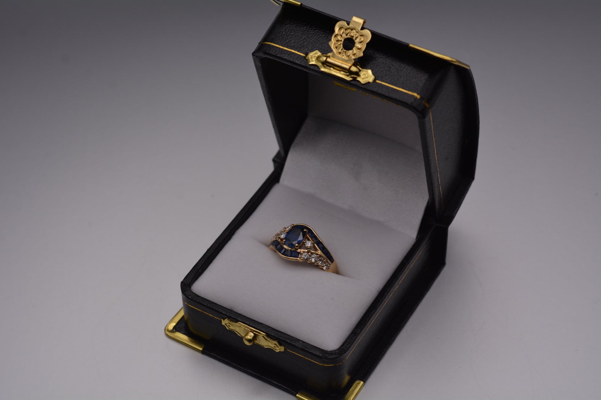 Vintage Yellow Gold Sapphire and Diamond Ring